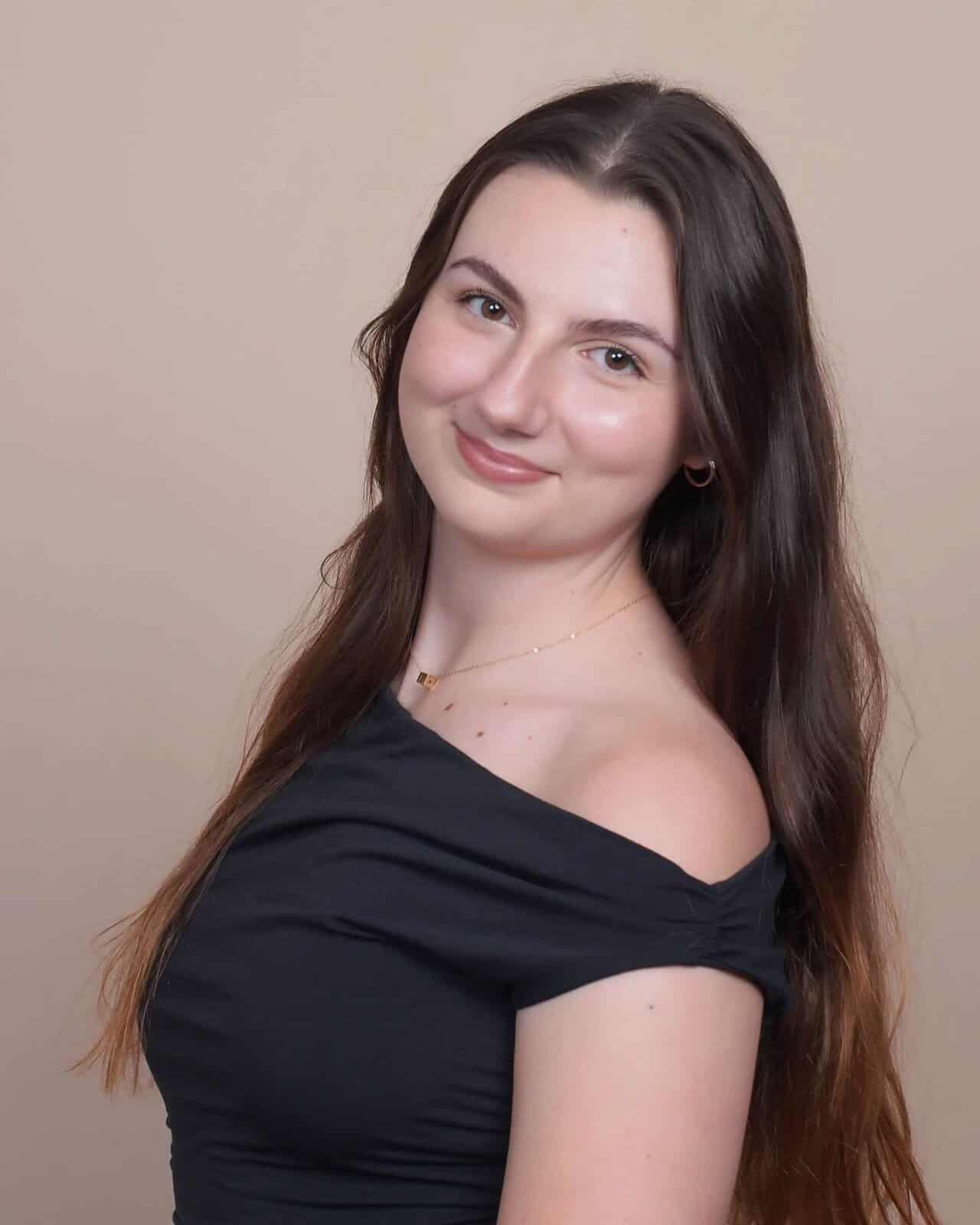 Isabelle Krukoski Headshot
